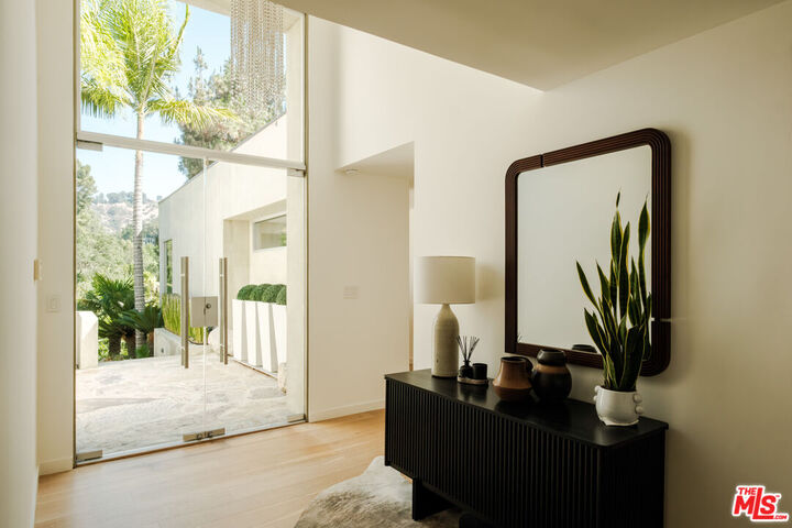 Property Photo:  2731 Hutton Dr  CA 90210 