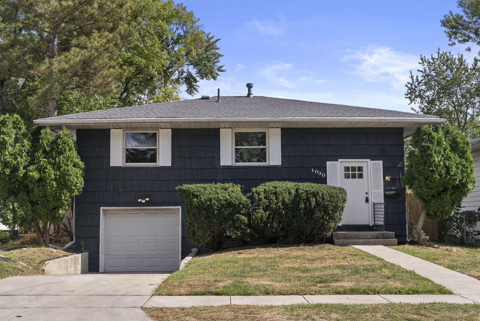 Property Photo:  1030 Dalehurst Road  OH 43219 