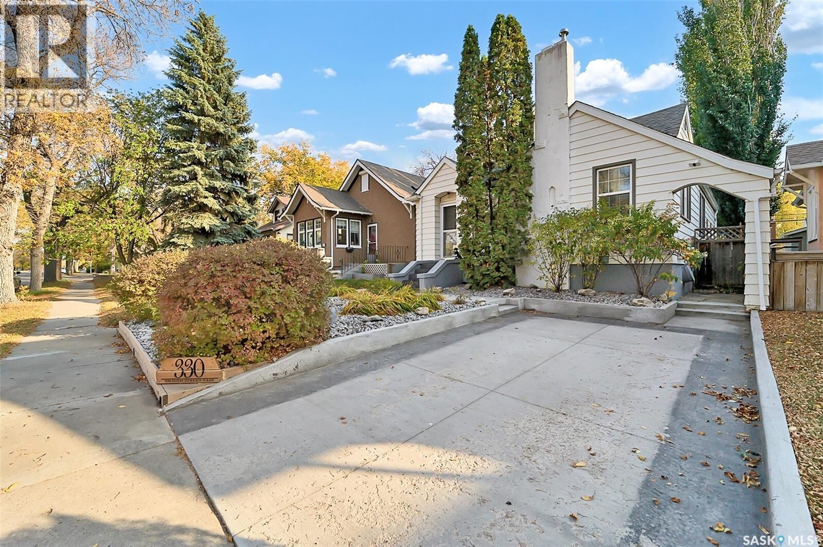 Property Photo:  330 8th Street  SK S7H 0P5