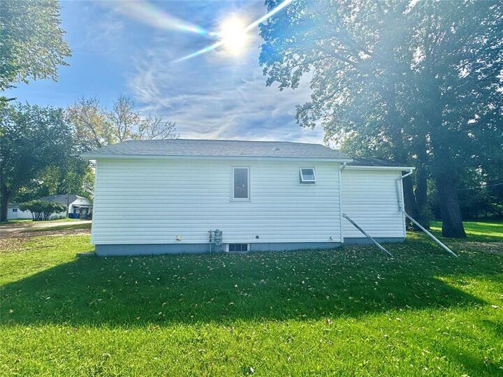 Property Photo:  270 Fifth Avenue  MB R0J 1H0 