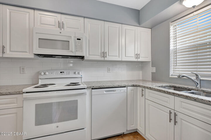 Property Photo:  2200 S Palmetto Avenue B040  FL 32119 