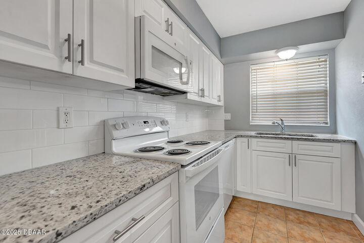 Property Photo:  2200 S Palmetto Avenue B040  FL 32119 