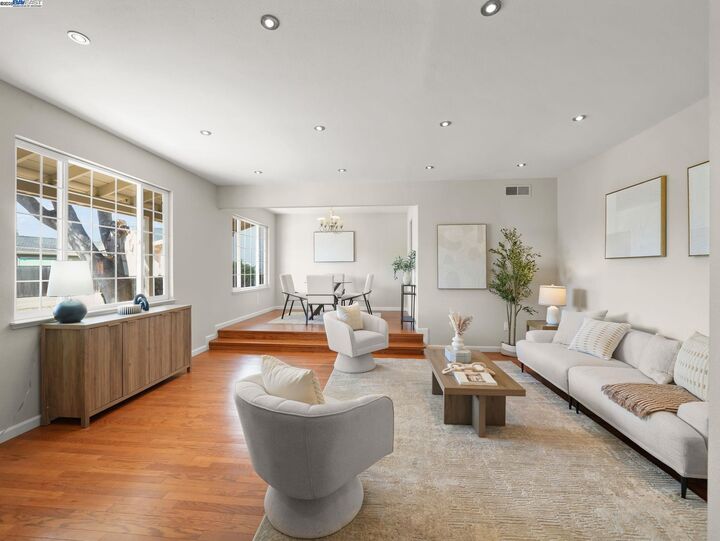 Property Photo: 39530 Dorrington Ct CA 94538
