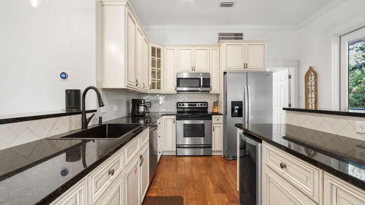 Property Photo: 141 San Juan Avenue FL 32459