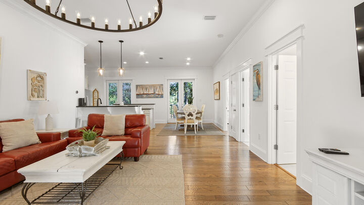 Property Photo: 141 San Juan Avenue FL 32459