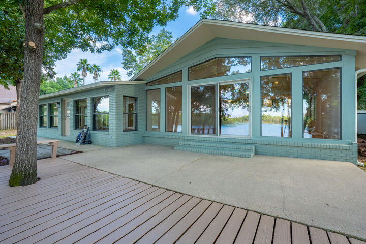 Property Photo:  1013 Lake Drive  FL 32578 