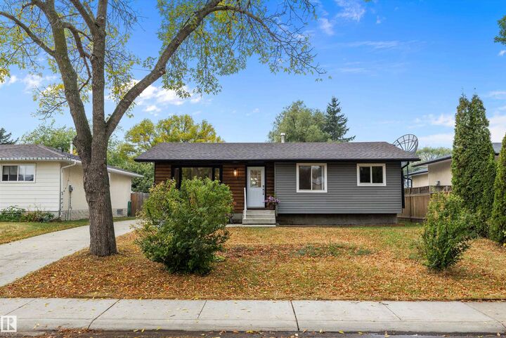 Property Photo:  1032 Mony Penny Crescent  AB T8A 1C3 