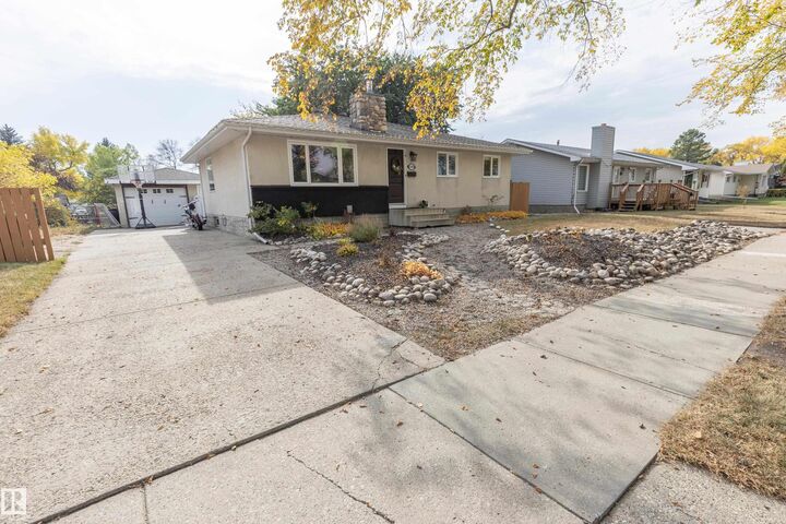 Property Photo: 9709 93 Avenue AB T8L 1N3