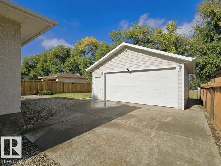 Property Photo:  16 Starling Drive  AB T8A 0A7 