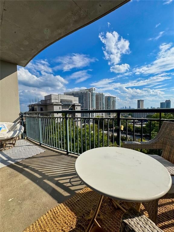 Property Photo: 3040 NW Peachtree Road NW 707 GA 30305