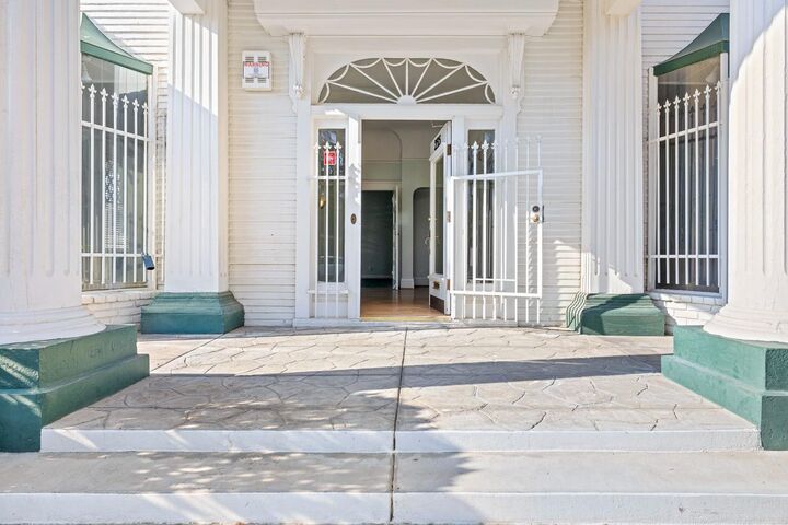 Property Photo:  235 N Fulton Street  CA 93701