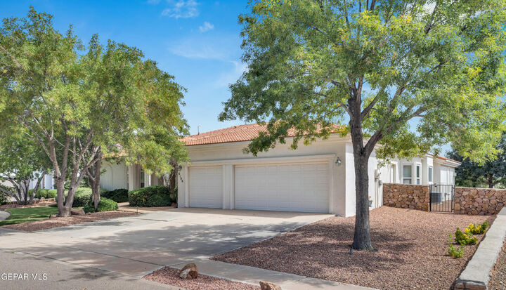Property Photo:  6106 Via De Los Arboles Drive  TX 79932 