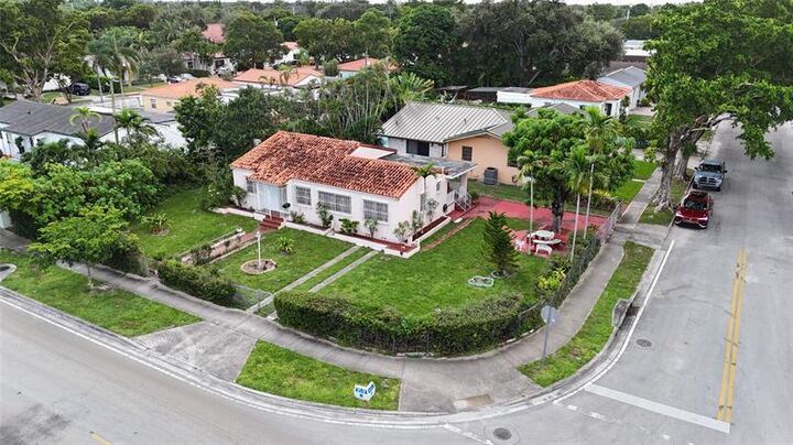 Property Photo: 1000 SW 62nd Ave FL 33144