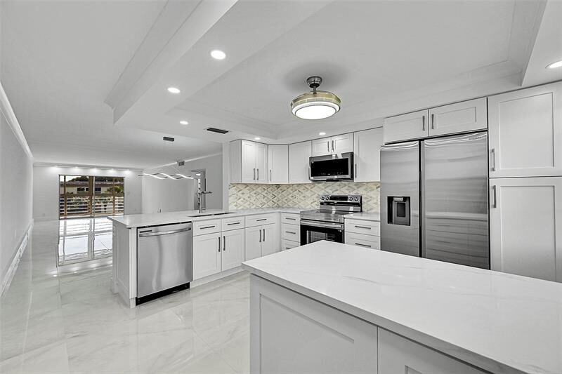 Property Photo:  2901 Victoria Cir M4  FL 33066