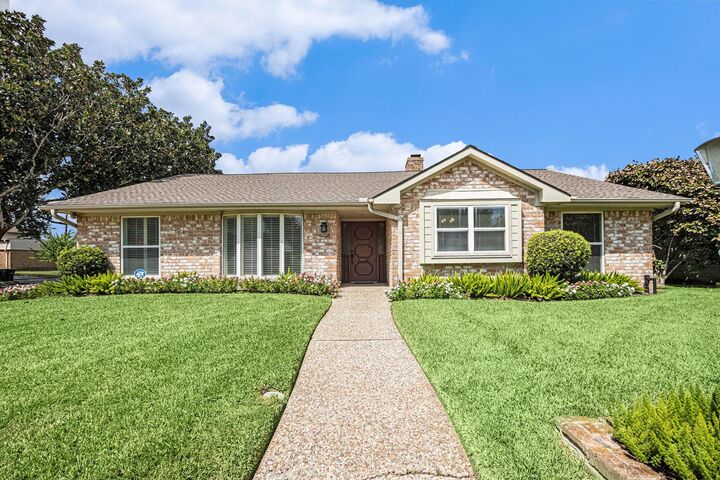 Property Photo: 6226 Hummingbird Street TX 77096