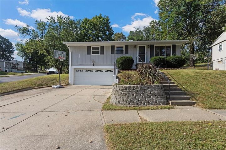 Property Photo:  2410 Briarcliff Avenue  MO 64503 