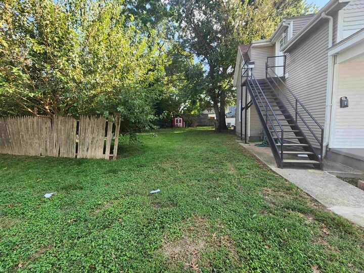 Property Photo:  423 Jefferson Avenue  IN 47713 