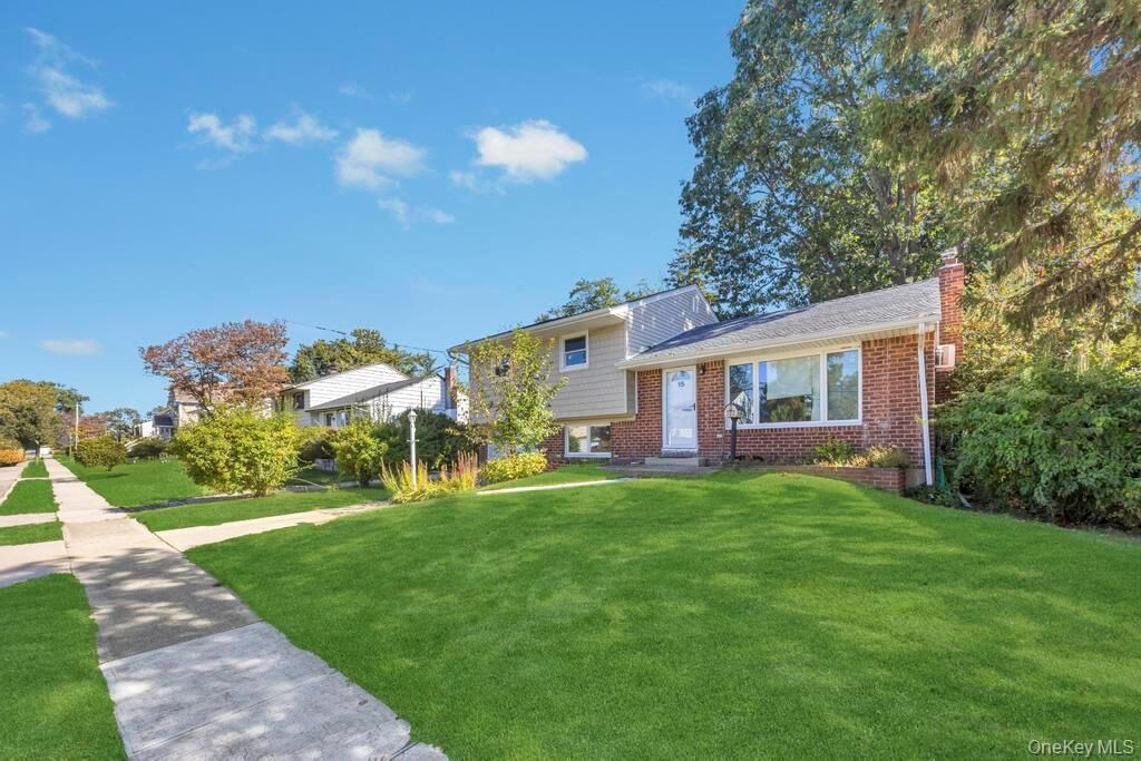 Property Photo:  15 Deer Lane  NY 11801 
