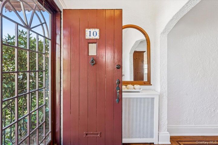 Property Photo:  10 Oakland Avenue  NY 10710 
