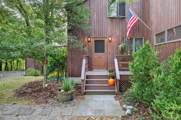 Property Photo:  10 Abbott Lane  NY 12520 
