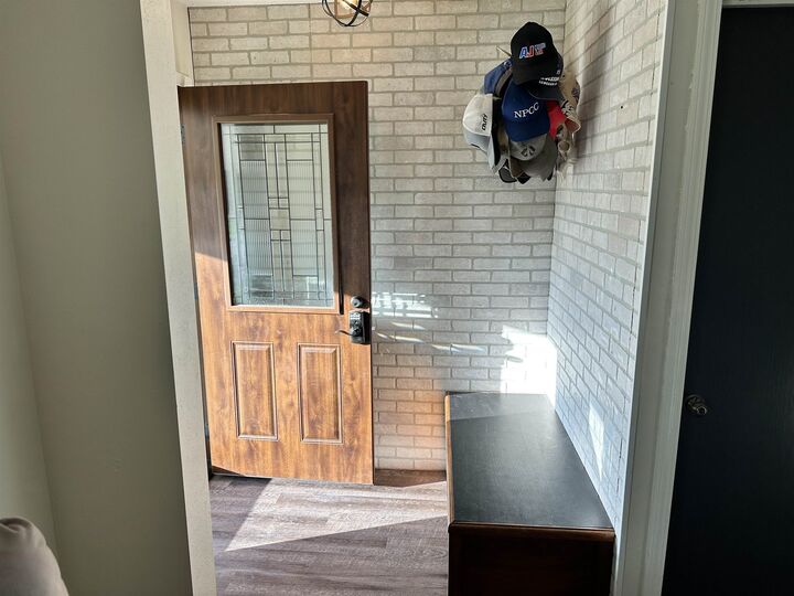 Property Photo: 1821 N Hayes Ave NE 69101