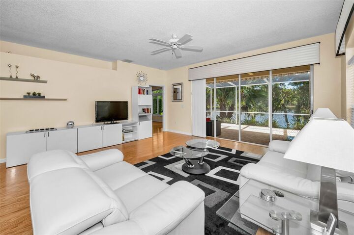 Property Photo:  4886 Westchester Court  FL 34677 