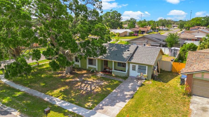 Property Photo:  3738 Coppertree Circle  FL 33511 