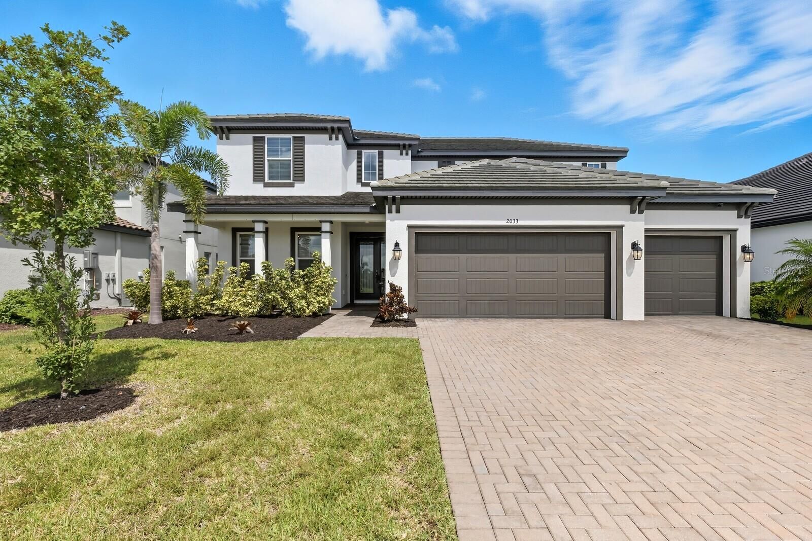 Property Photo: 2033 Woodleaf Hammock Ct FL 34211