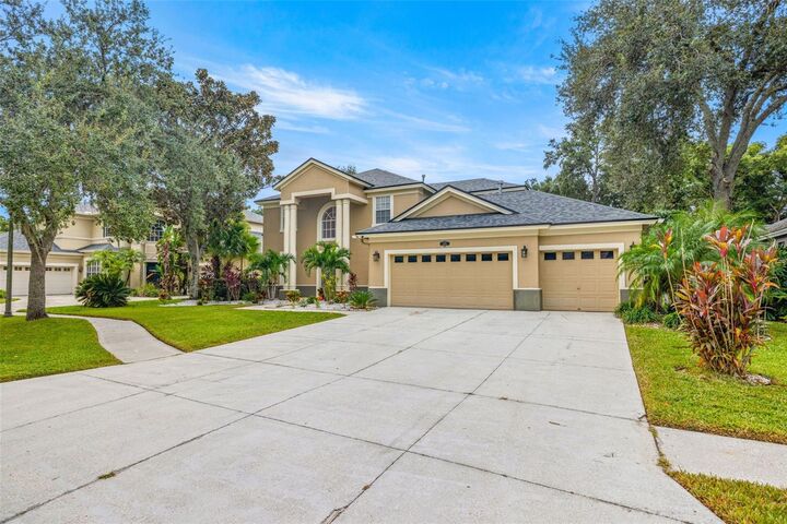 Property Photo: 2218 Climbing Ivy Drive FL 33618