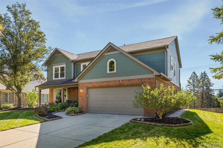 Property Photo:  1022 Pointe Place Boulevard  MI 48307 1792