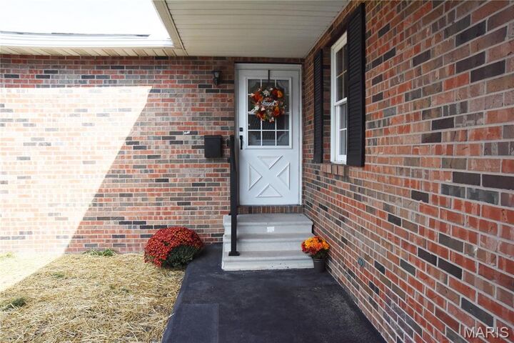 Property Photo: 840 N Union Street IL 62088
