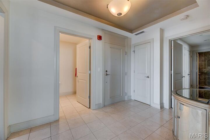 Property Photo: 232 N Kingshighway Boulevard N 1102 MO 63108