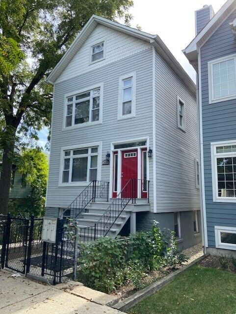 Property Photo:  2229 W Wellington Avenue 1  IL 60614 