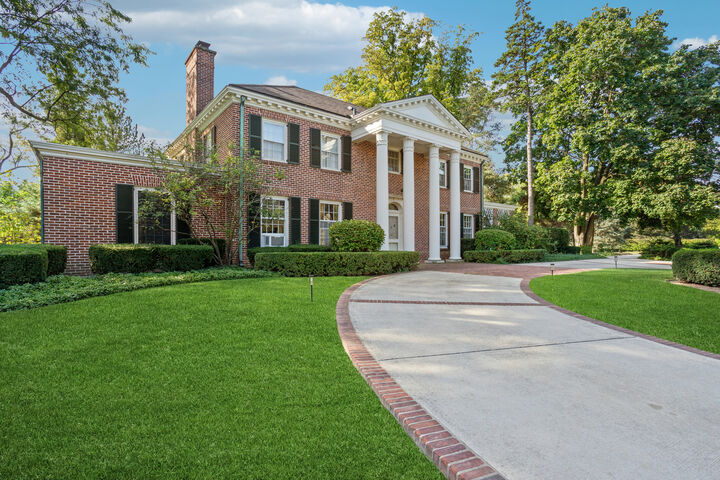 Property Photo:  1053 Laurie Lane  IL 60527 