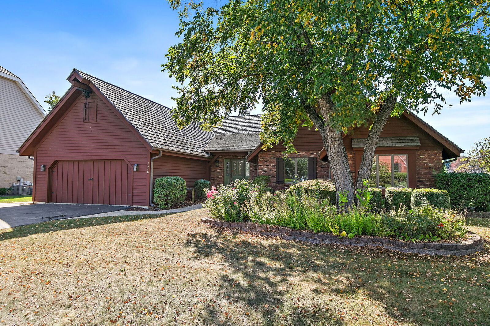 Property Photo: 1548 Wood Creek Trail IL 60103