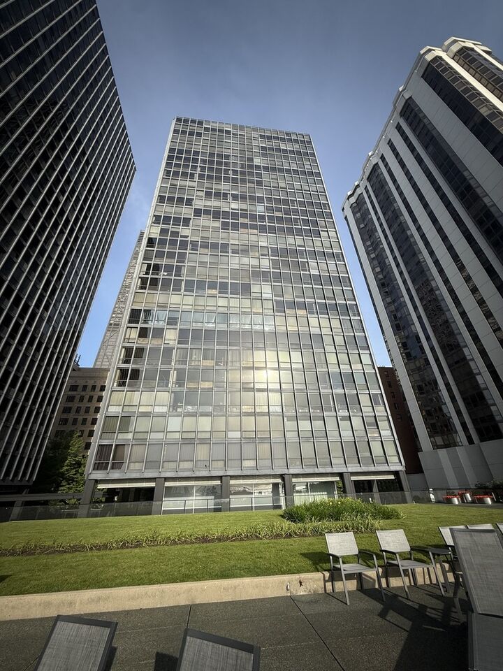 910 N Lake Shore Drive 1620  Chicago IL 60611 photo