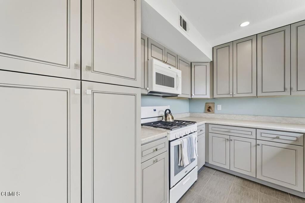 Property Photo: 1274 San Simeon 1 CA 93003