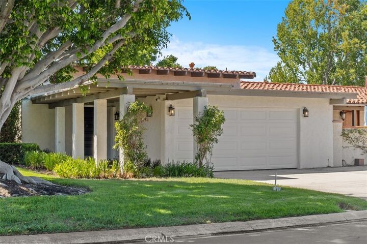 Property Photo:  525 Vista Flora  CA 92660 