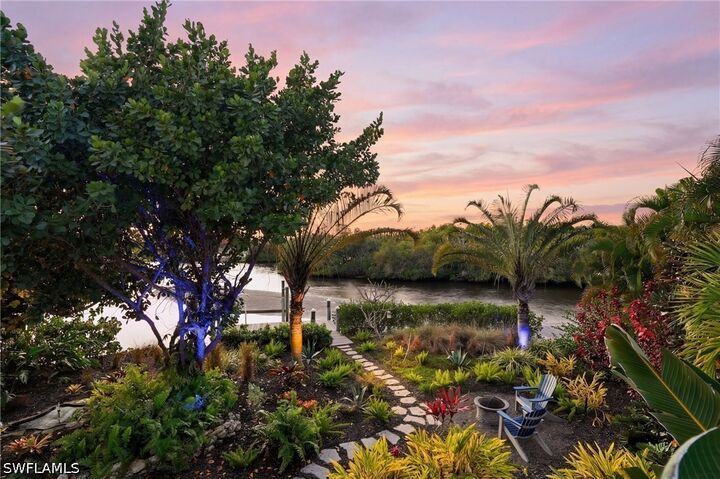 Property Photo:  193 Cocohatchee Street  FL 34110 