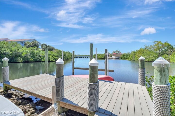 Property Photo:  193 Cocohatchee Street  FL 34110 