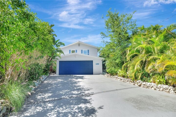 Property Photo:  193 Cocohatchee Street  FL 34110 