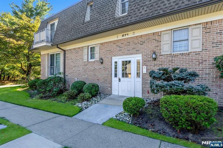 Property Photo:  271 Collignon Way 4A  NJ 07675 