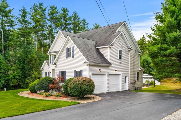Property Photo: 6 Laurelcrest Drive NH 03033