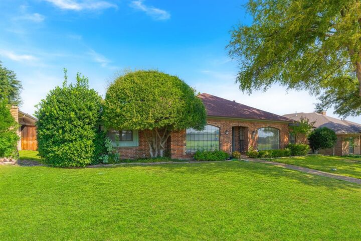 Property Photo: 2709 N Spring Drive TX 75082