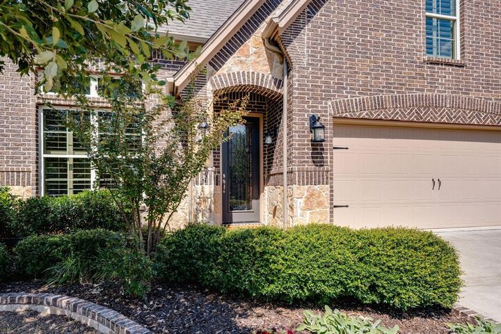 Property Photo:  437 Middleton Drive  TX 76262 