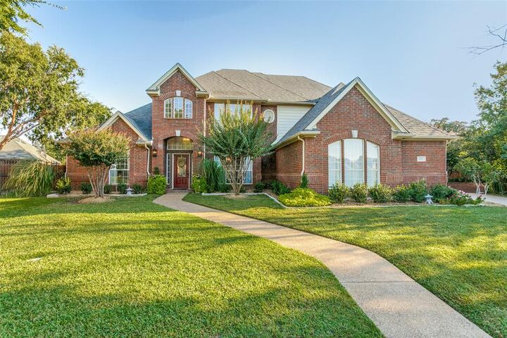 Property Photo: 203 Manor Place TX 76092