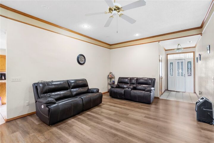 Property Photo: 1009 E Linden Street AR 72756