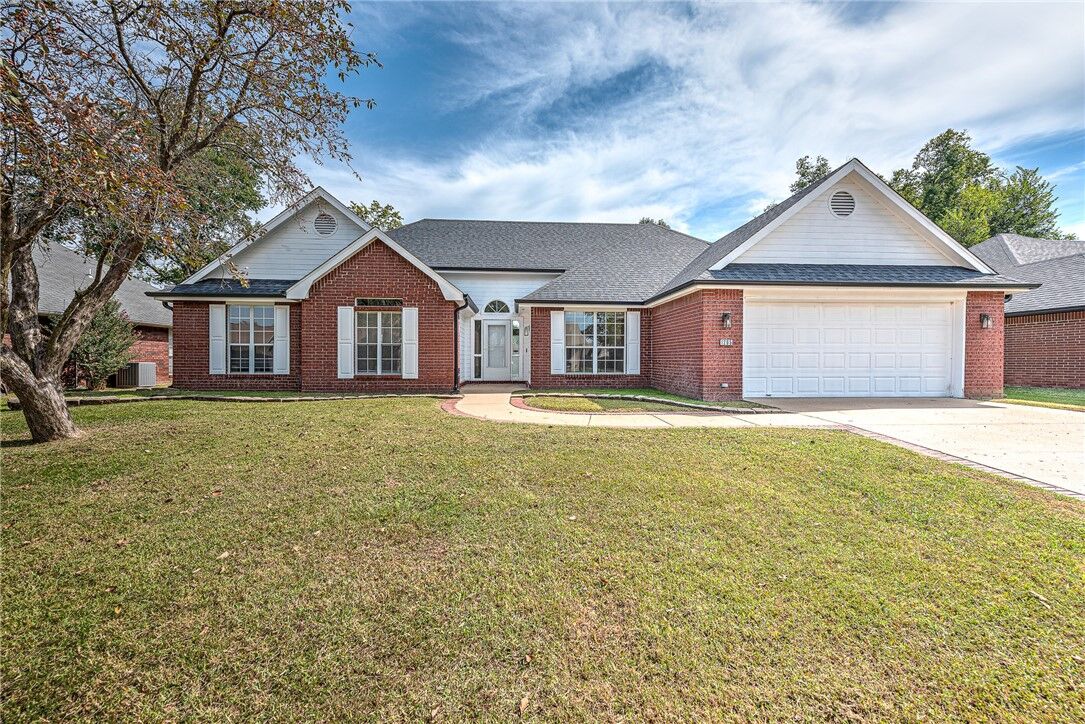 Property Photo:  1205 N Mallard Lane  AR 72756 