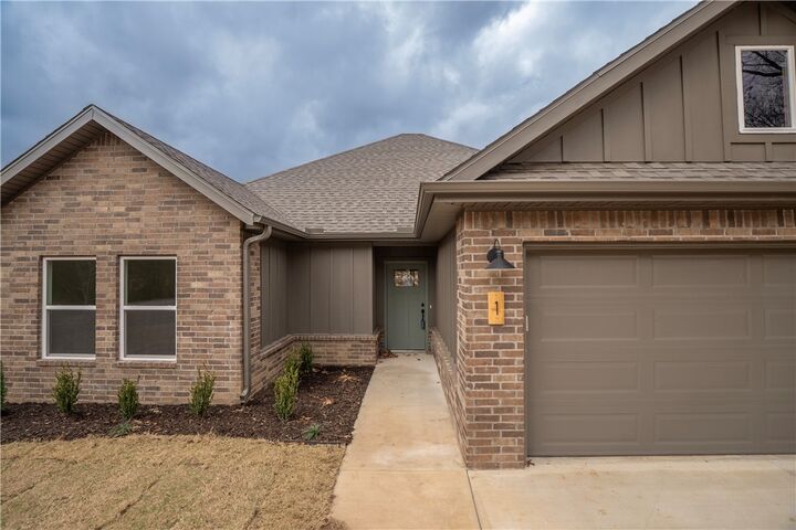 Property Photo: 1 Lynn Lane AR 72714