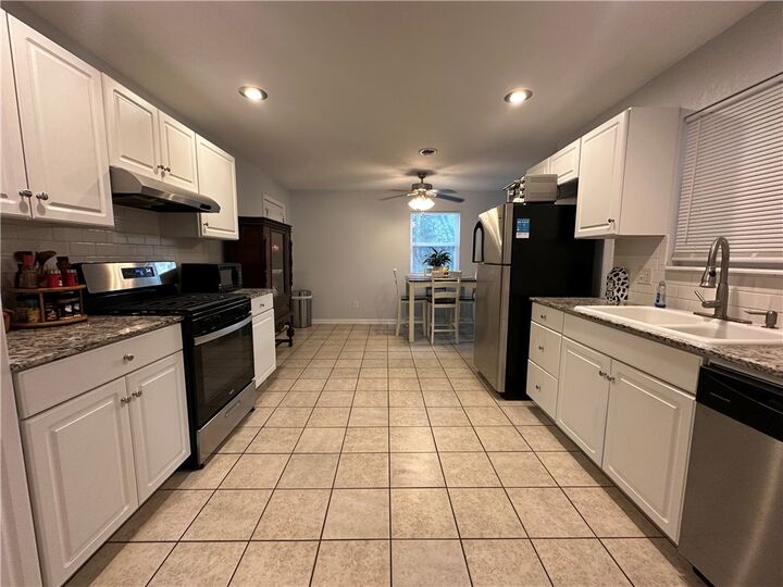 Property Photo:  2205 Cottonwood Place  AR 72762 